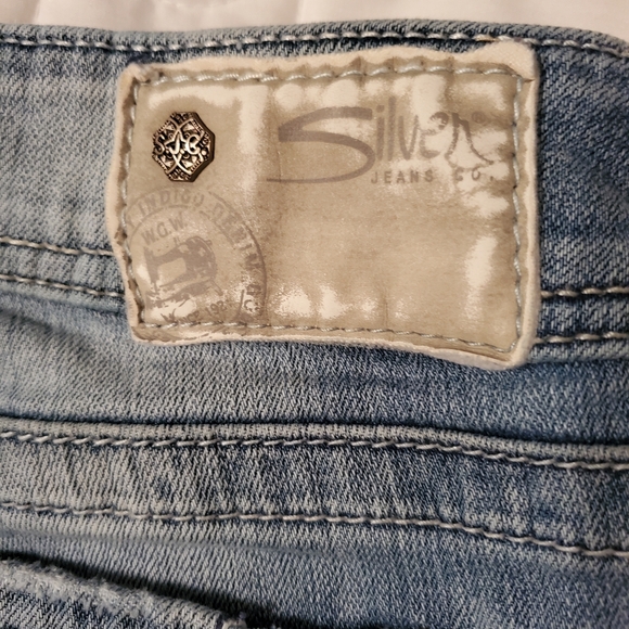 Women's Silver Jeans Distressed Suki Denim Capris - Picture 9 of 10